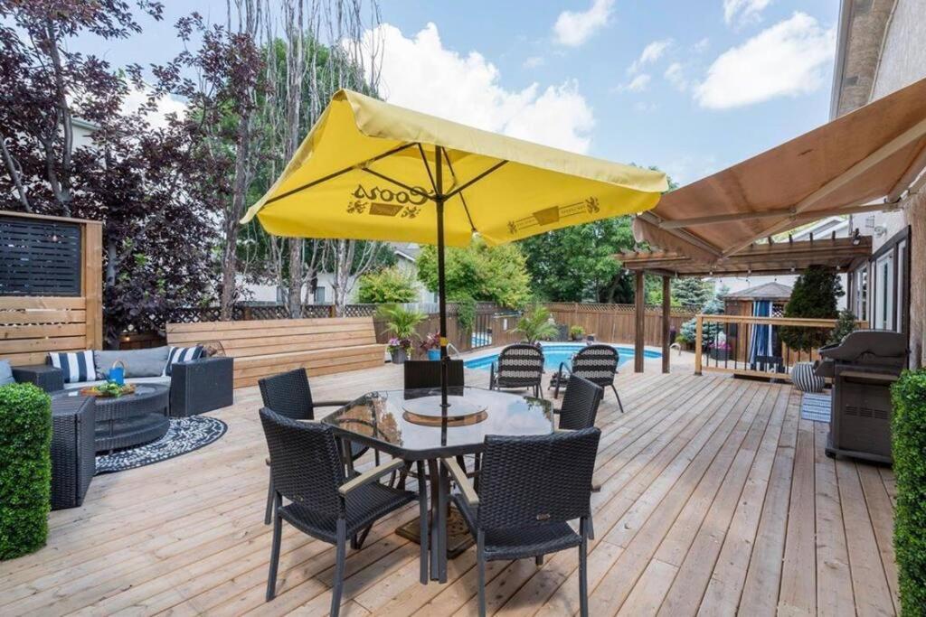 위니펙 Luxe Oasis Retreat: Lg Grp, Pool, Bbq, 4Br, Ac! 빌라 외부 사진